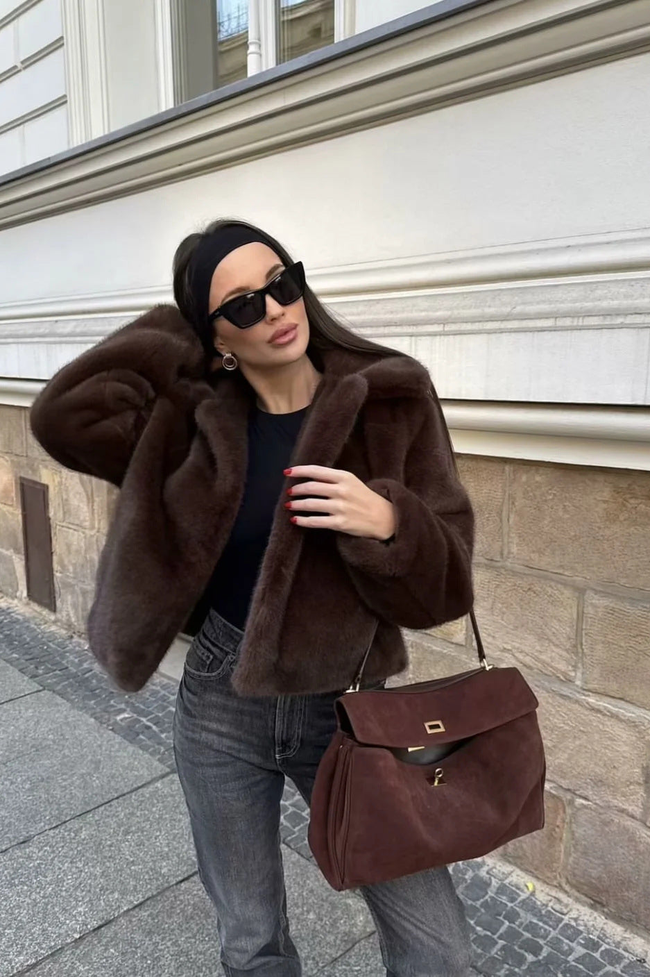 Stylish Women's Winter Coat with Faux Fur Collar - Elegant Polyester Outerwear 2