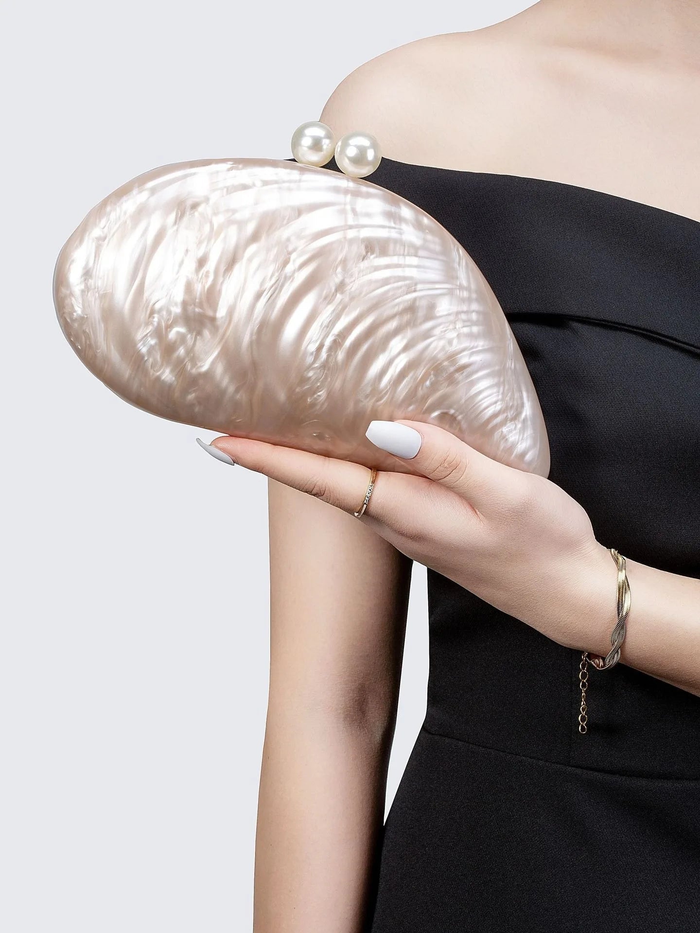 SOERA Valentina Shell-Shaped Clutch Purse - Handbags -  White